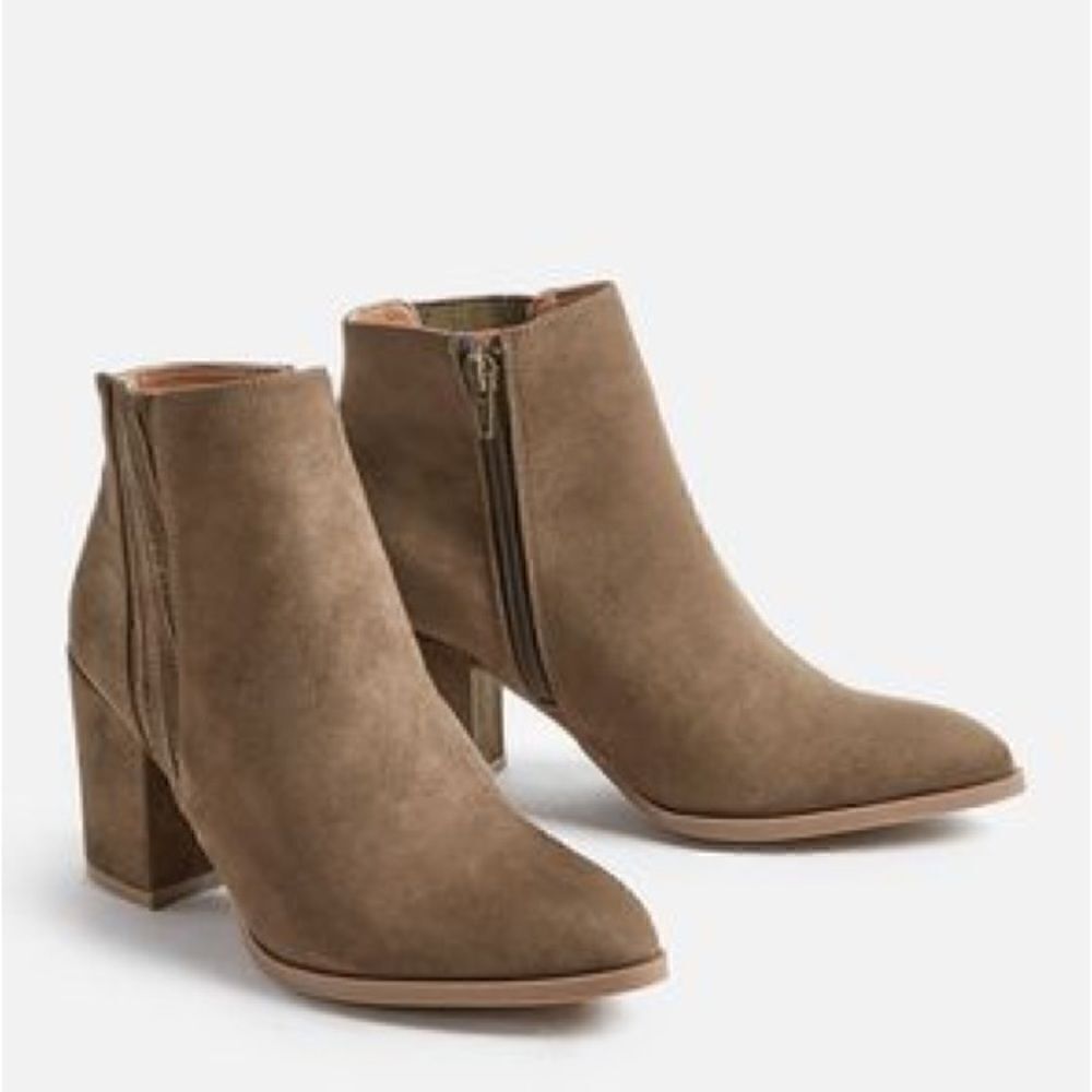 Just Fab Shannan Faux Suede Bootie size 10